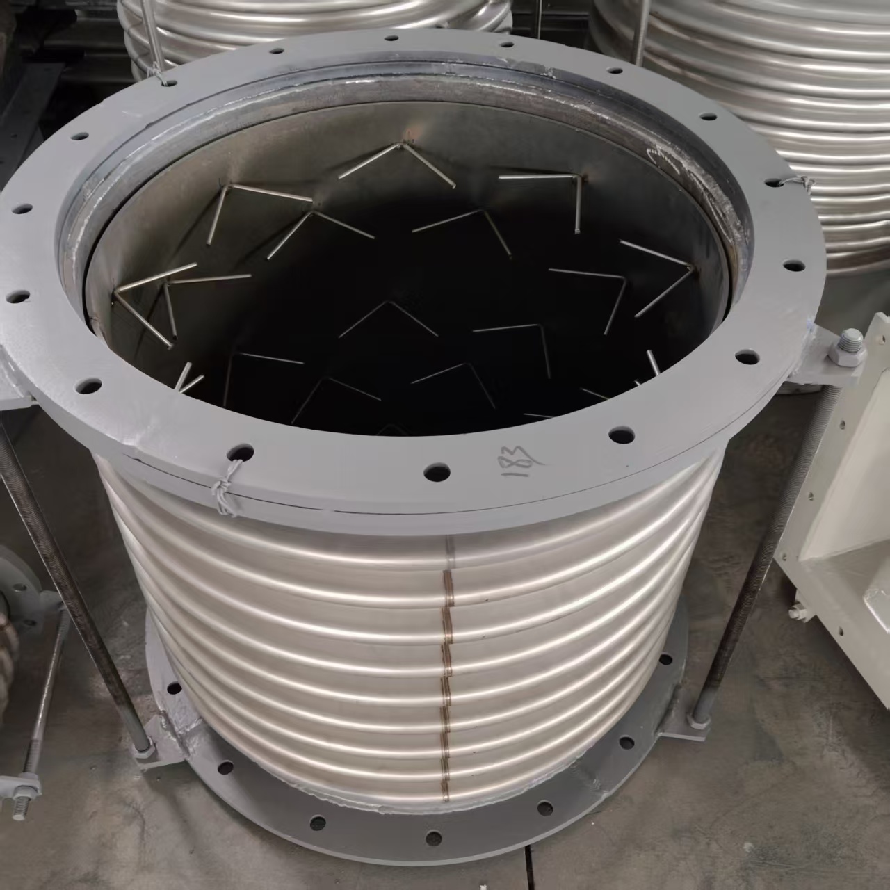 軸向澆築波紋伸縮節-高溫軸向波紋補償器-內壓靶釘管道膨脹節